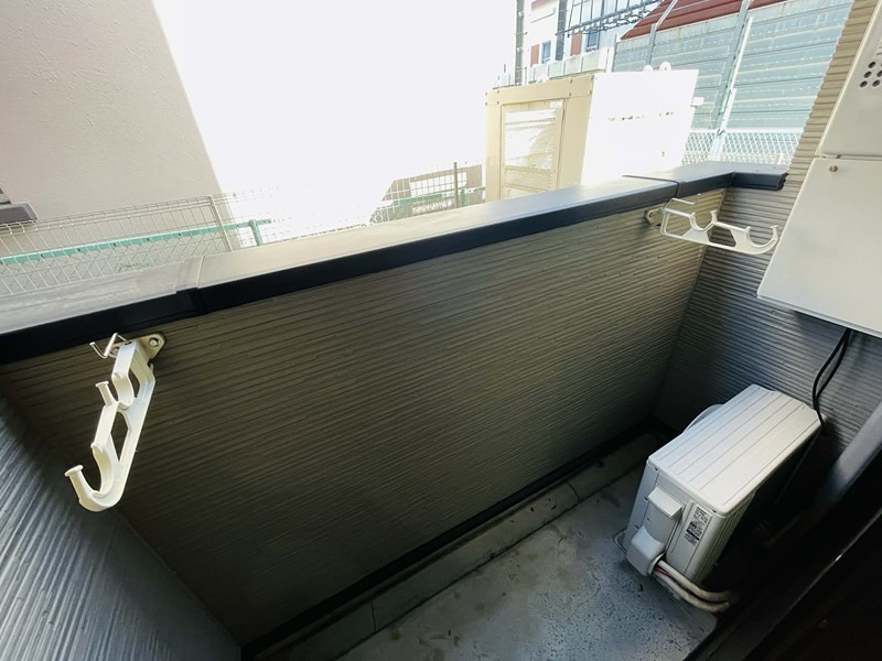 バルコニー　同建物の別部屋の写真です。