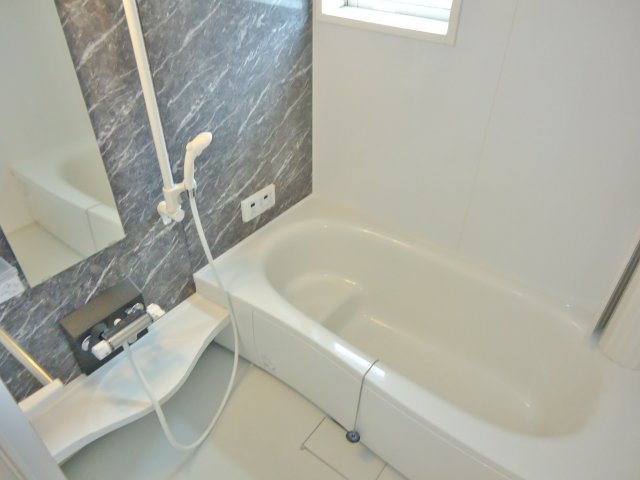 バス・シャワールーム　追い焚き機能付き