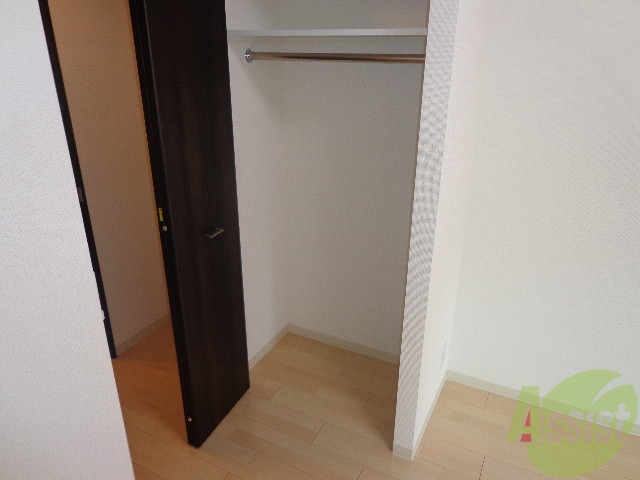 収納　クローゼット開けてみましたハンガーポール付きで使いやすい