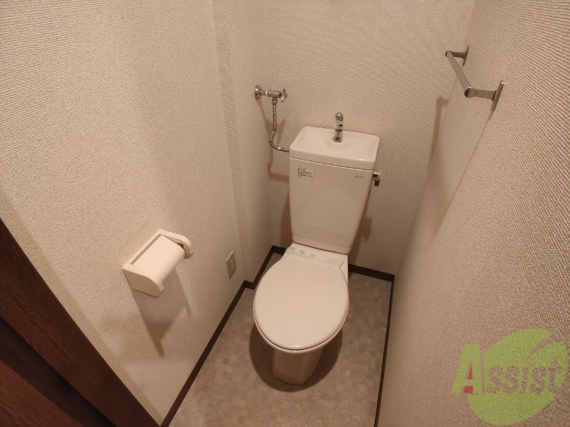 トイレ　こちらはトイレです。清潔感があり、安心して使用できます。