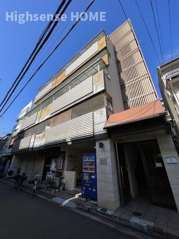 エントランス　落ち着いたエントランスです