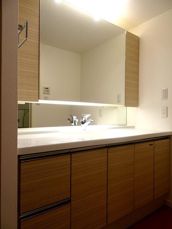 洗面設備　写真は同タイプ住居です。