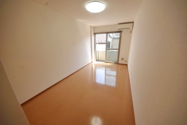 居室・リビング　★8帖の洋室です★