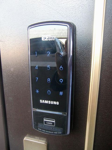 玄関　タッチパネル電子キー