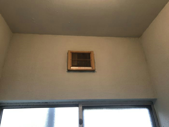 その他設備　浴室には窓と換気扇両方ございます。