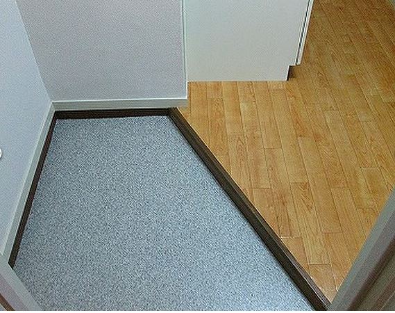 玄関　スッキリ玄関。床材も張替え済です。