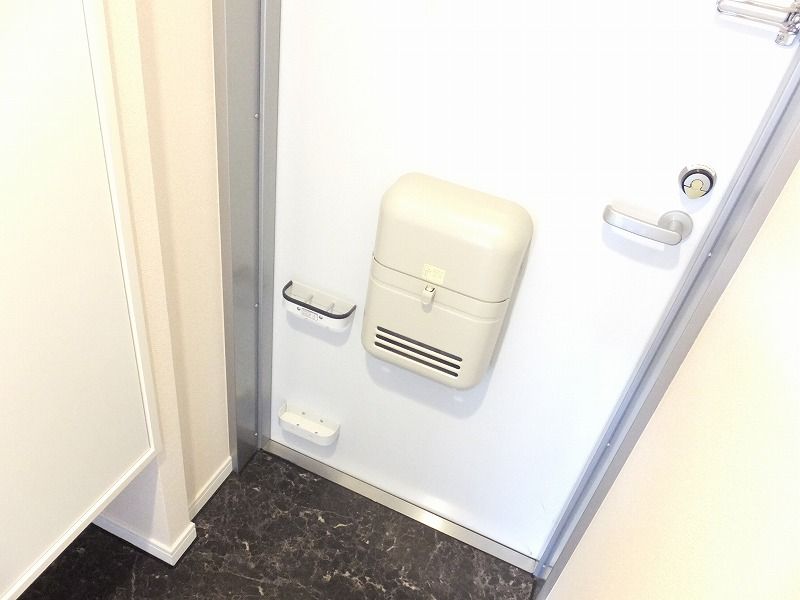 玄関　ありそうでなかった傘立てスペースをご用意致しました。