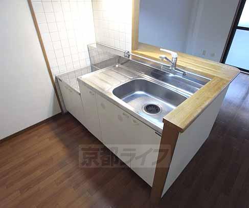 キッチン　独立カウンターキッチンです。