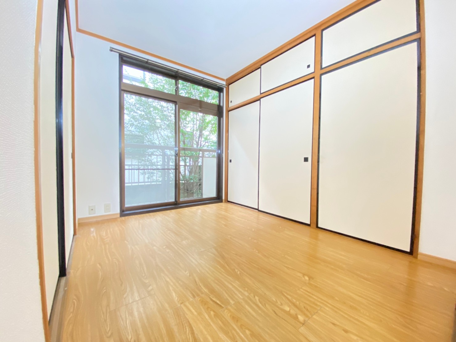 居室・リビング　同建物別号室