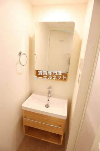 洗面設備　清潔感ある独立洗面台で毎日気持ちよく♪