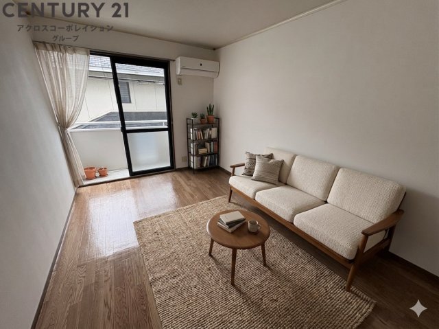 居室・リビング　西向きエアコン付き9.5帖の洋室です♪