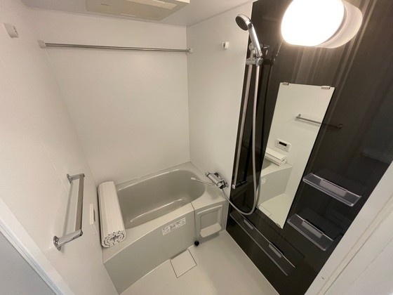 バス・シャワールーム　※別部屋の写真です