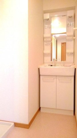 洗面設備　脱衣スペースもあります