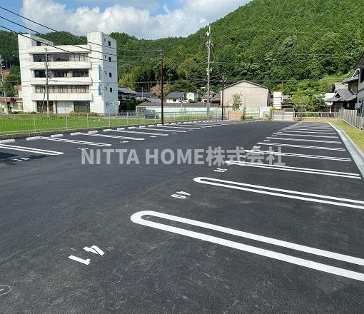 駐車場　駐車場は１台無料付きです！！