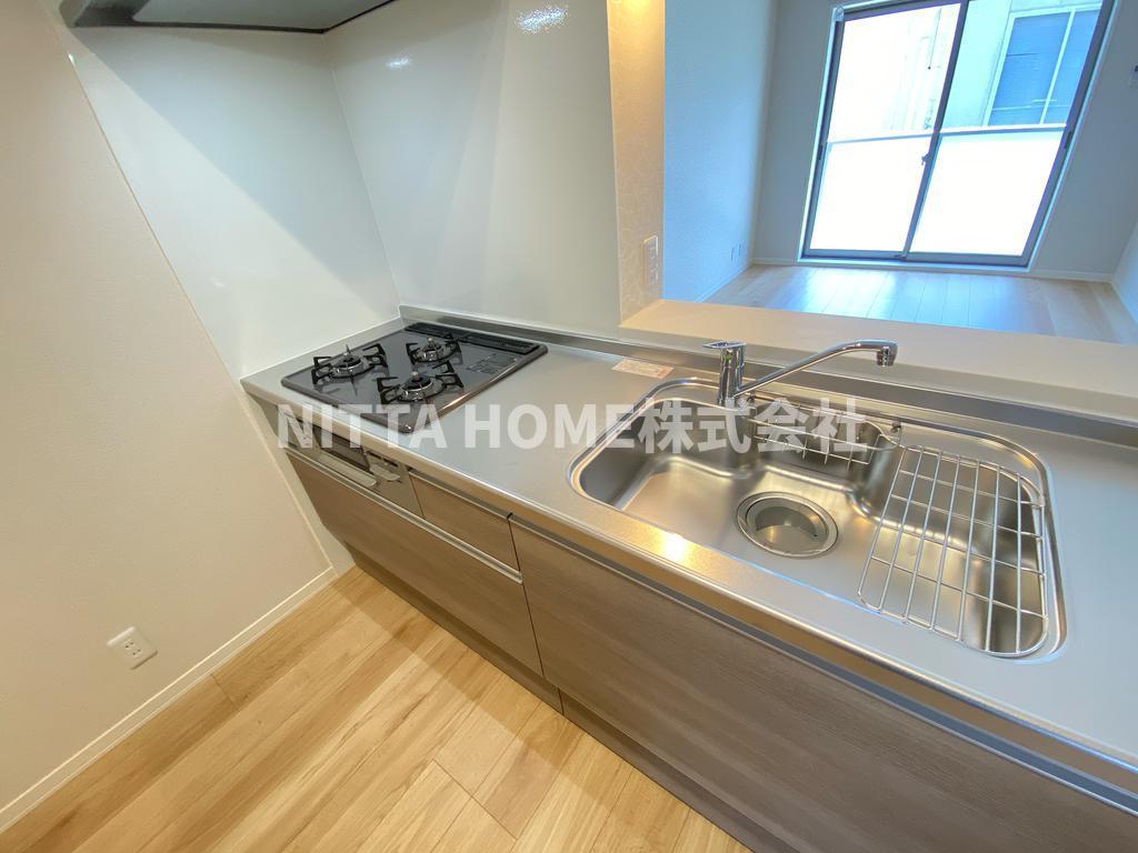 キッチン　3口コンロ付きのシステムキッチンです★