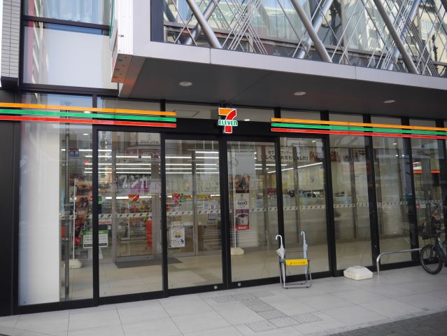 コンビニ　セブンイレブン（コンビニ）まで100m