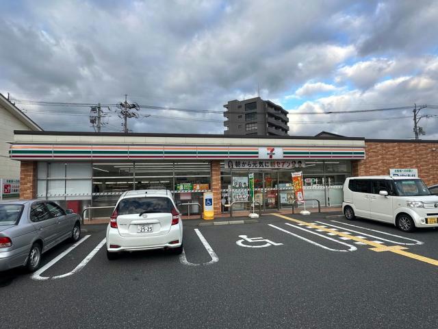 コンビニ　セブンイレブン鳥取天神町店（コンビニ）まで672m