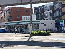 コンビニ　ファミリーマート（コンビニ）まで620m