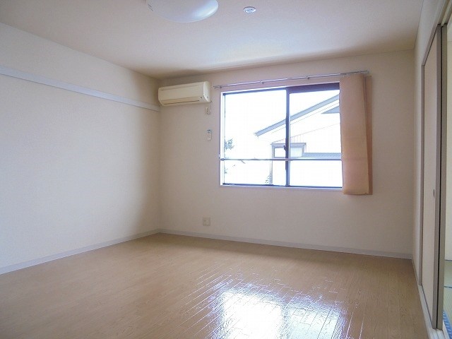 居室・リビング　写真は201号室です