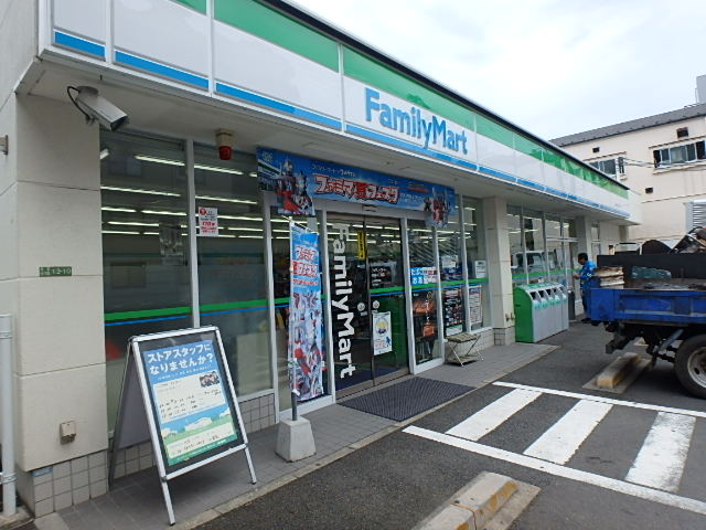 コンビニ　ファミリーマート 町屋八丁目店（コンビニ）まで141m