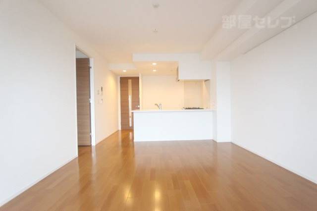 居室・リビング　床暖房付が設備として備わります。