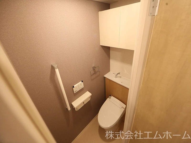 トイレ　温水洗浄暖房便座付トイレ