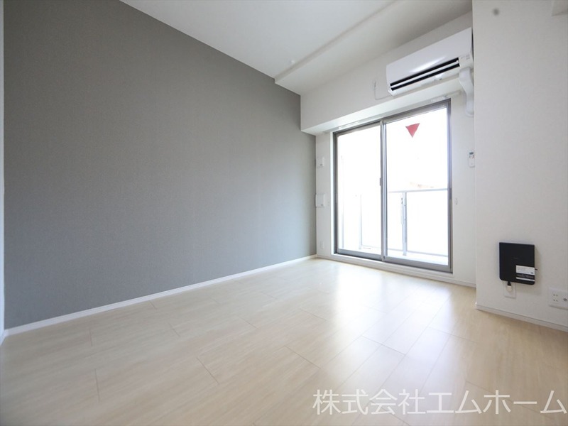 居室・リビング　洋室6.9帖　エアコン完備　ネット無料