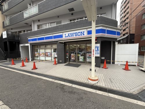 コンビニ　ローソン 北堀江一丁目店（コンビニ）まで49m