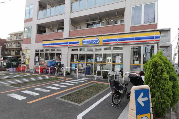 コンビニ　ミニストップ（コンビニ）まで210m