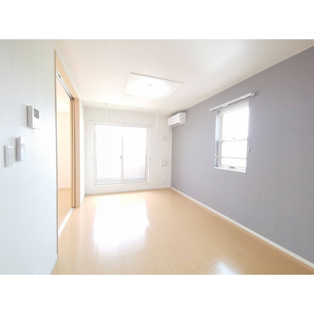 居室・リビング　別部屋の写真になります。