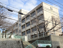 中学校　王塚台中学校（中学校）まで1059m