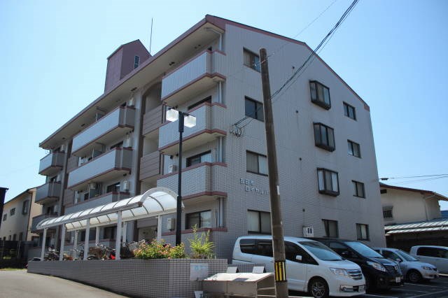 建物外観　南北2面バルコニーで日当り良好です。