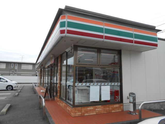 コンビニ　セブンイレブン（コンビニ）まで680m