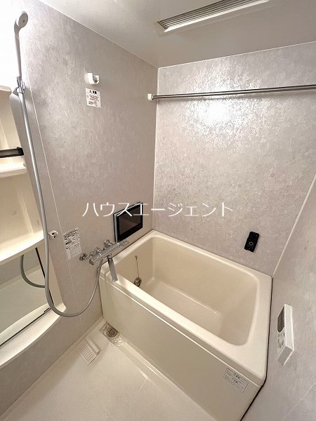 バス・シャワールーム　バストイレ別です。※別号室参考写真