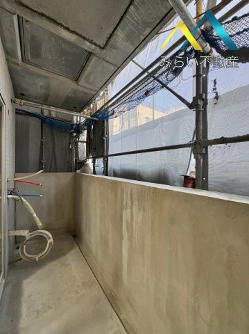 バルコニー　工事中