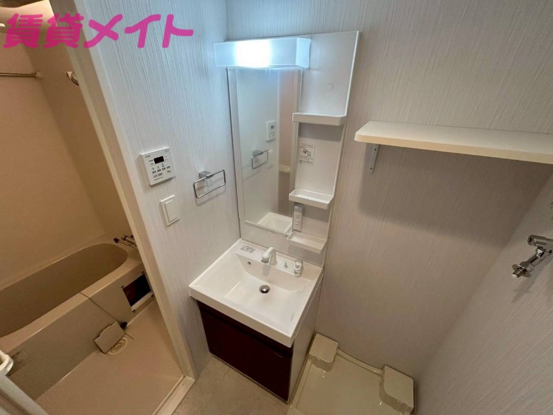 洗面設備　別部屋同型タイプです。