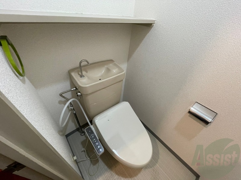 トイレ　ウォシュレット機能がついたトイレ。安心して使用できますね。