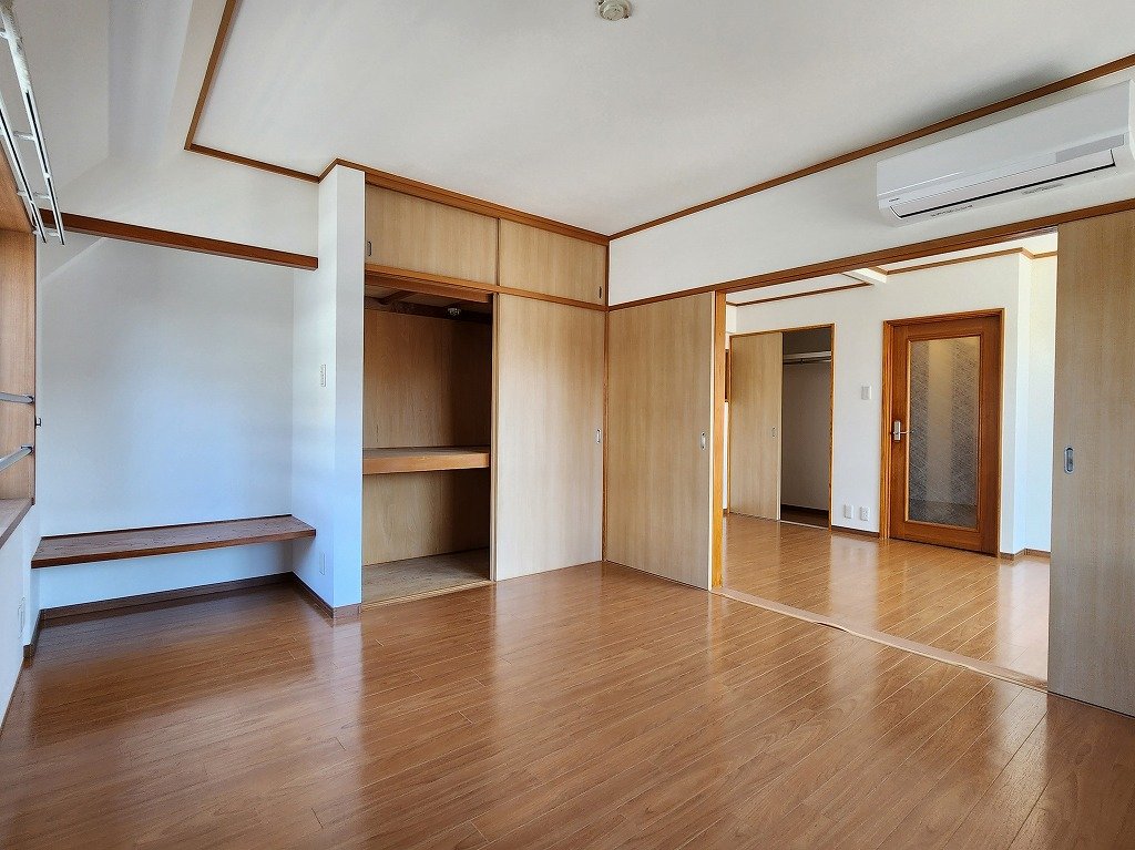 その他設備　収納多数　エアコン付