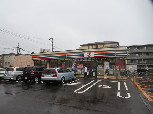 コンビニ　セブンイレブン札幌宮の森4条店（コンビニ）まで246m