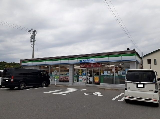 コンビニ　ファミリーマート鈴鹿　千代崎店（コンビニ）まで500m