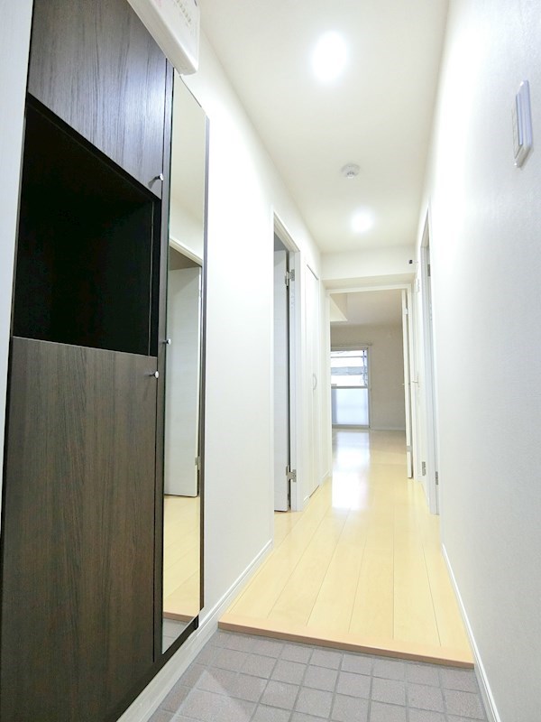 玄関　※同棟同型内観写真、現状優先となります。