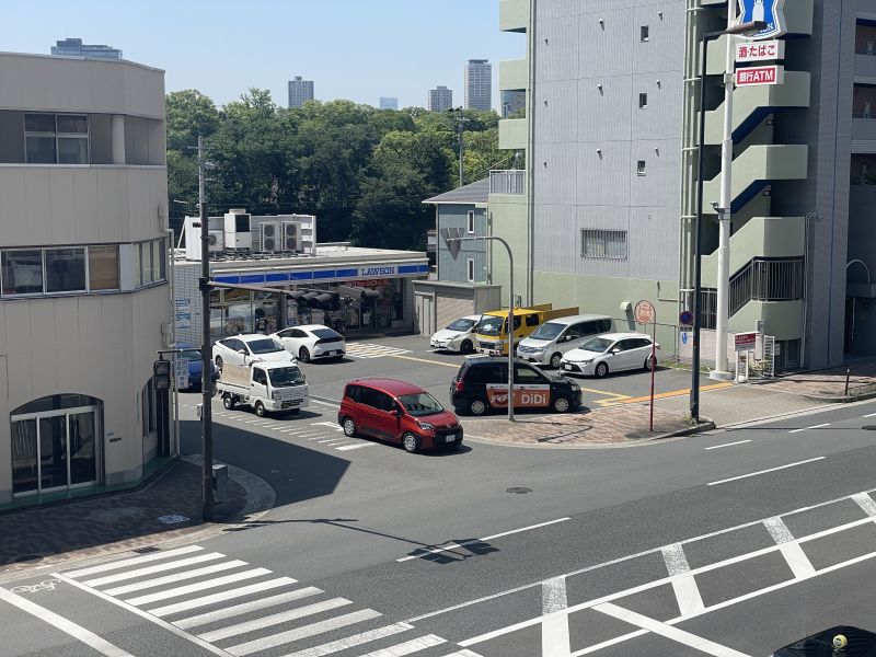 コンビニ　ローソン片町一丁目店（コンビニ）まで202m
