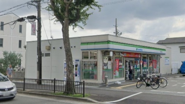 コンビニ　ファミリーマート　箕面市役所前（コンビニ）まで264m