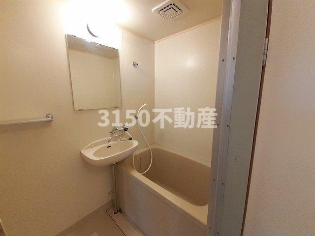 バス・シャワールーム　コンパクトで使いやすいお風呂です