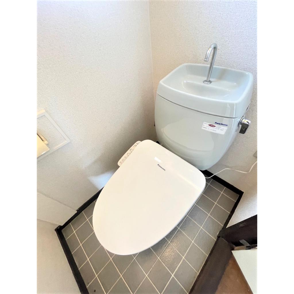 トイレ　※写真は203のもの