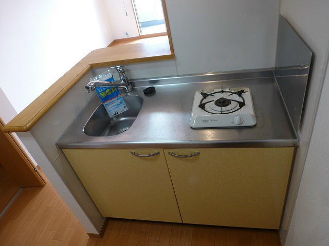 キッチン　※写真は211号室のお部屋です。