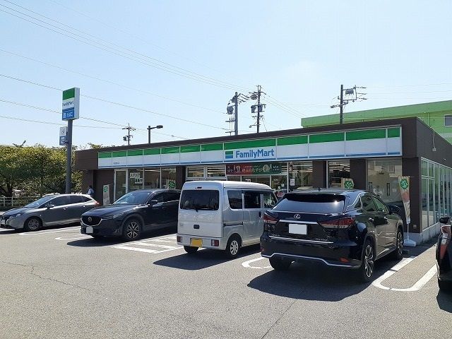 コンビニ　ファミリーマート半田東洋店（コンビニ）まで490m
