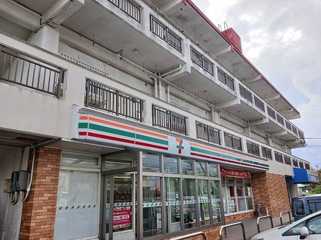 コンビニ　セブンイレブン琉球大学北口店（コンビニ）まで620m