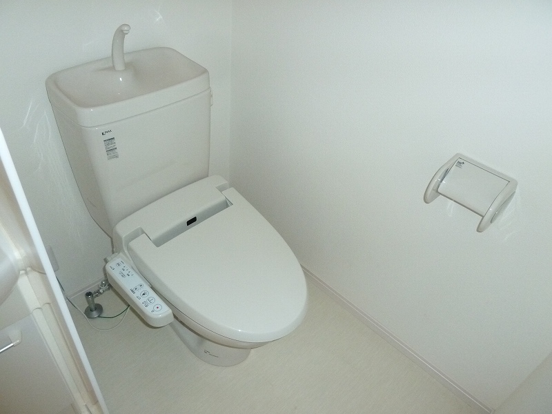 トイレ　もちろんウォシュレットです（別のお部屋の写真です）