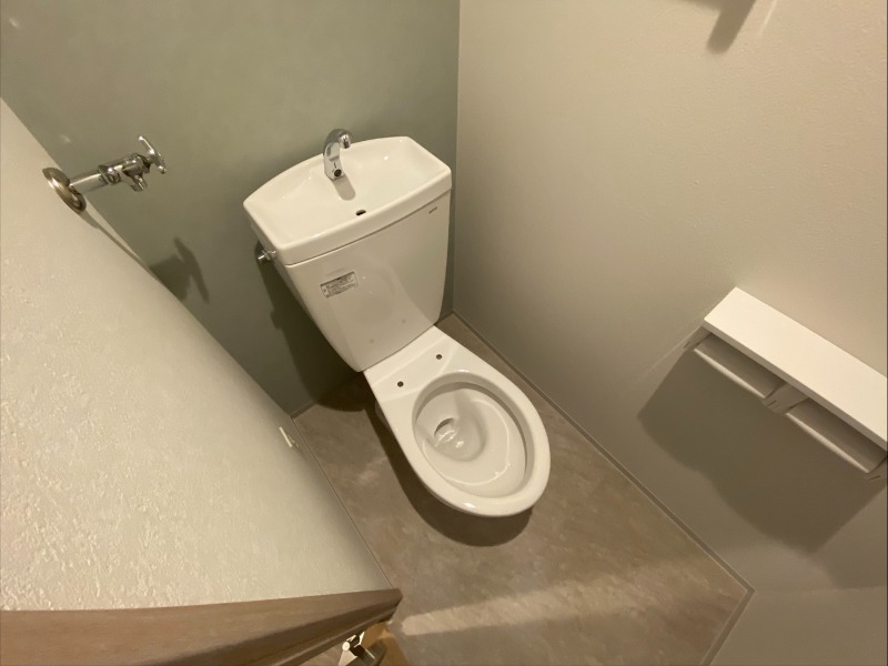 トイレ　シャワートイレになっているので快適です！